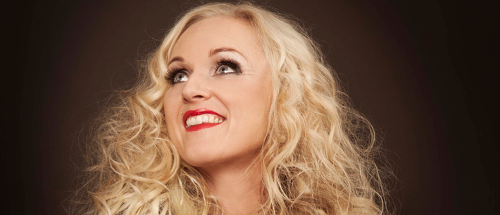 Liv Kristine: Premiere New Video